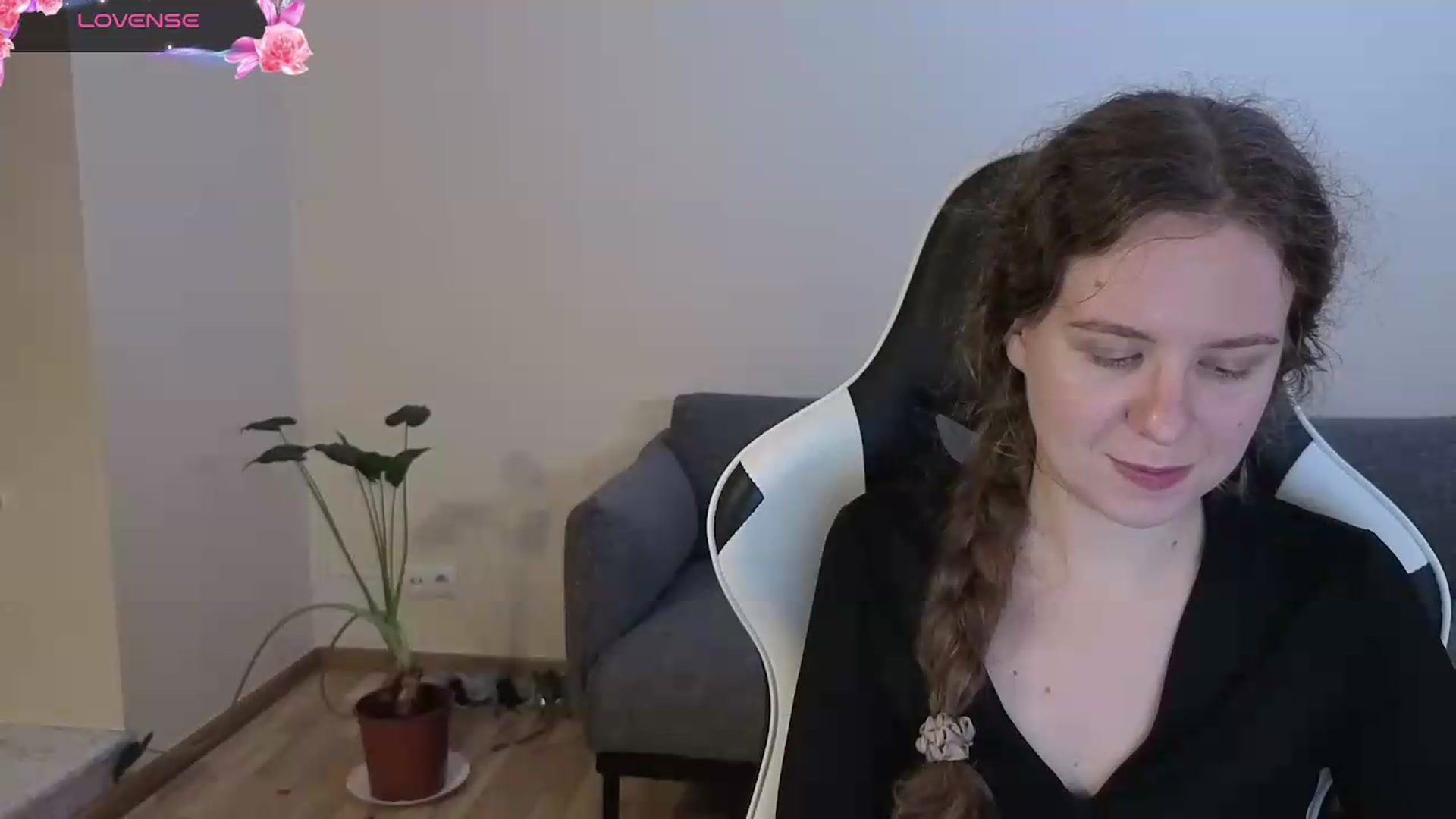 Gallery image thumbnail from BlueFlowerr's myfreecams stream on, 06/22/2026, 21:01 image 3 of 20