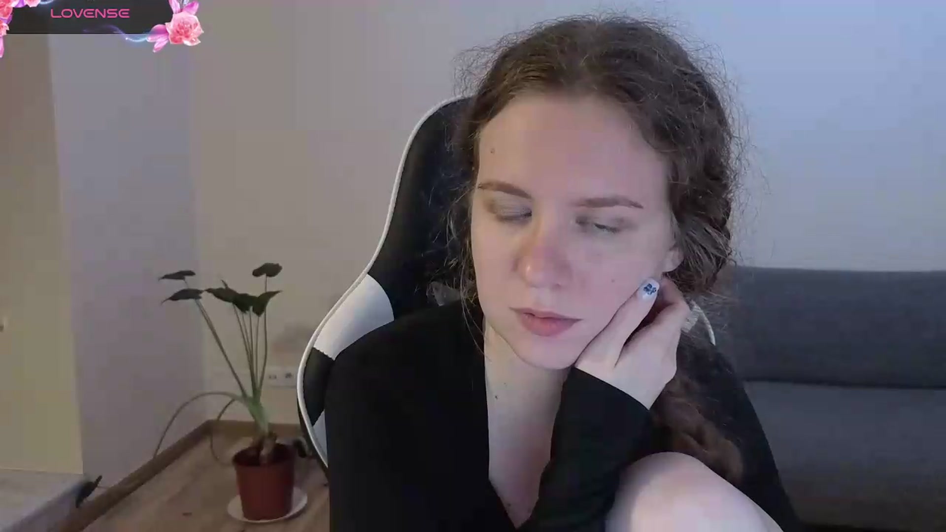 Gallery image thumbnail from BlueFlowerr's myfreecams stream on, 06/22/2026, 21:01 image 19 of 20