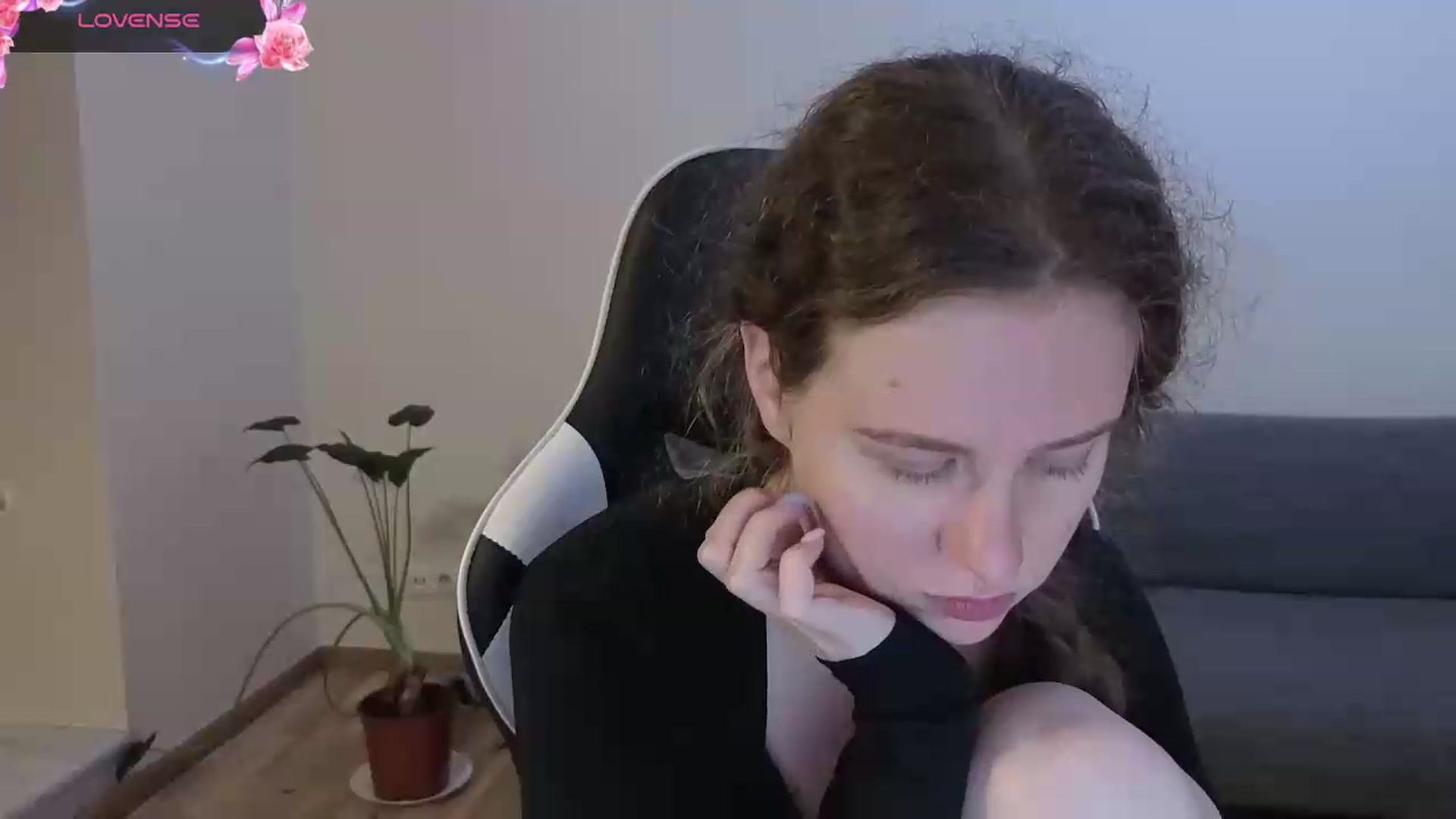 Gallery image thumbnail from BlueFlowerr's myfreecams stream on, 06/22/2026, 21:01 image 18 of 20