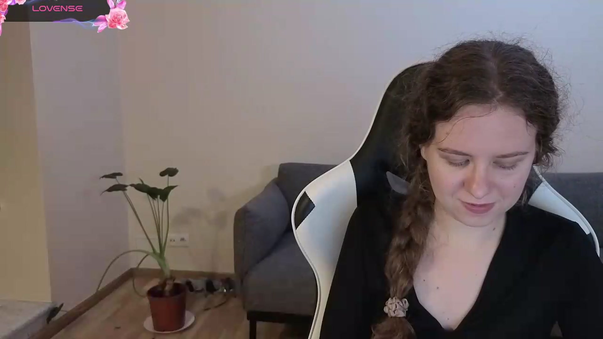 Gallery image thumbnail from BlueFlowerr's myfreecams stream on, 06/22/2026, 21:01 image 2 of 20