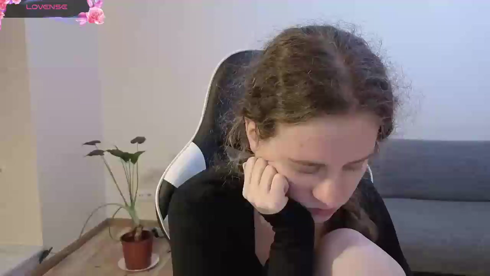 Gallery image thumbnail from BlueFlowerr's myfreecams stream on, 06/22/2026, 21:01 image 17 of 20