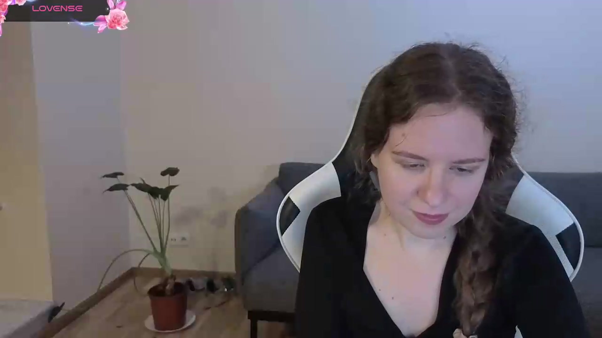 Gallery image thumbnail from BlueFlowerr's myfreecams stream on, 06/22/2026, 21:01 image 13 of 20