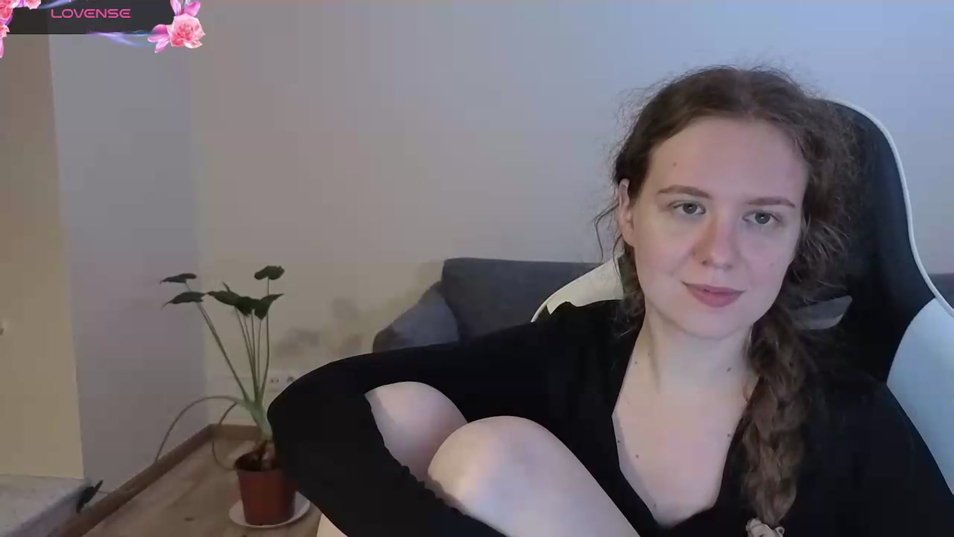Gallery image thumbnail from BlueFlowerr's myfreecams stream on, 06/22/2026, 21:01 image 16 of 20