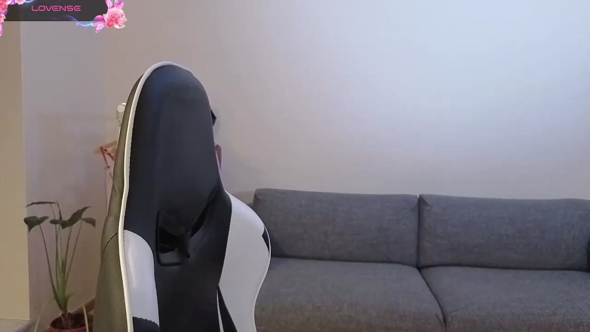 Gallery image thumbnail from BlueFlowerr's myfreecams stream on, 06/25/2026, 21:36 image 19 of 20