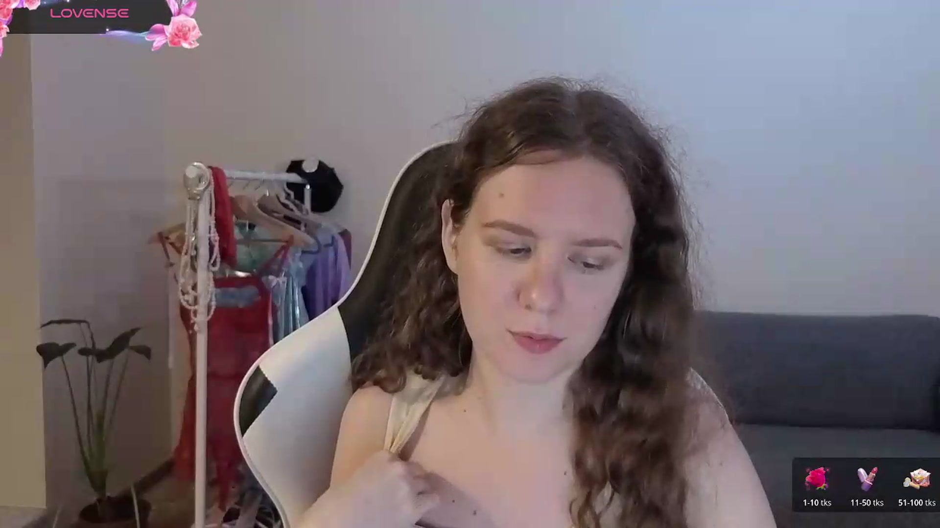 Gallery image thumbnail from BlueFlowerr's myfreecams stream on, 06/25/2026, 21:36 image 4 of 20