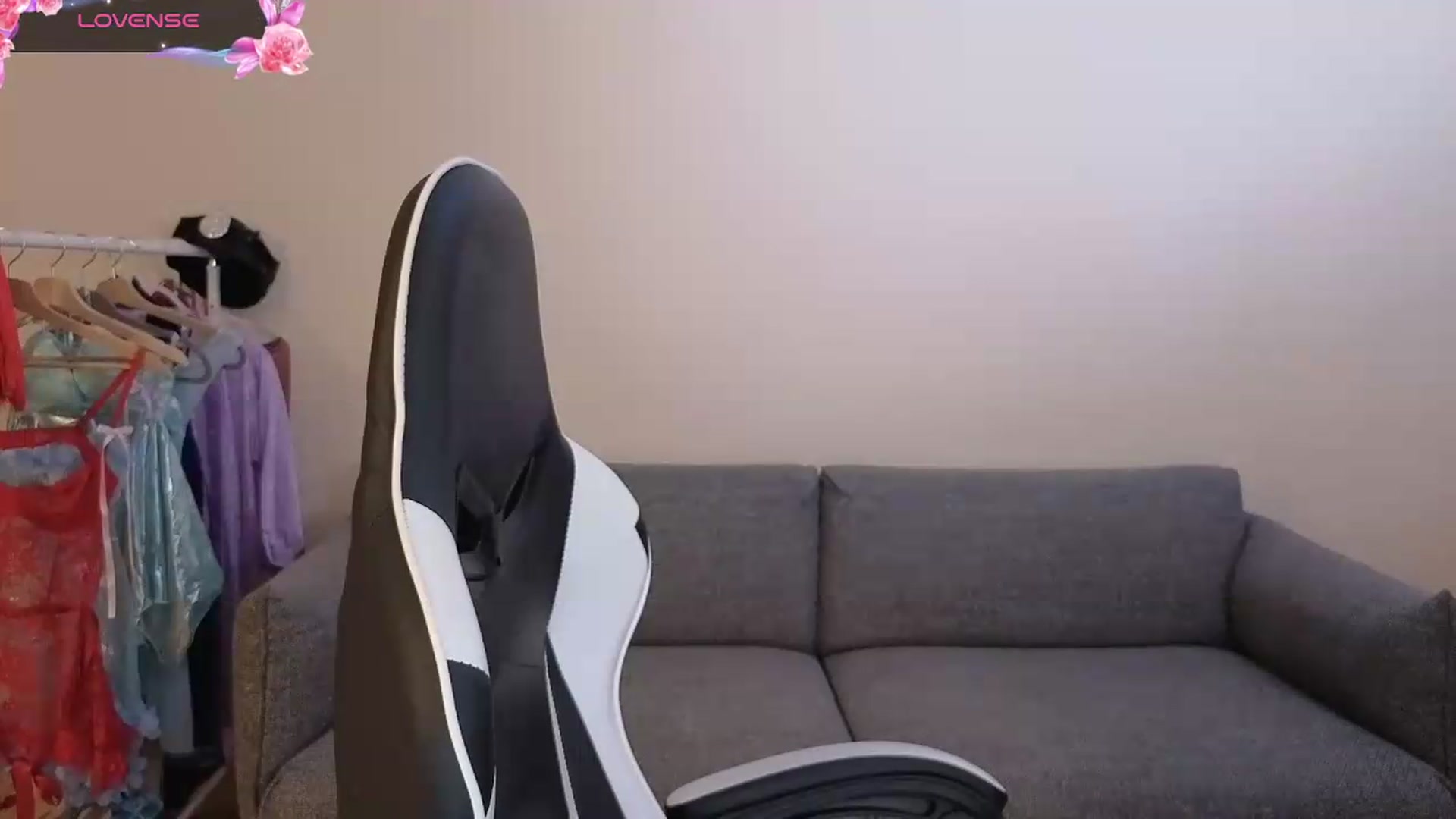 Gallery image thumbnail from BlueFlowerr's myfreecams stream on, 06/27/2026, 21:29 image 5 of 20