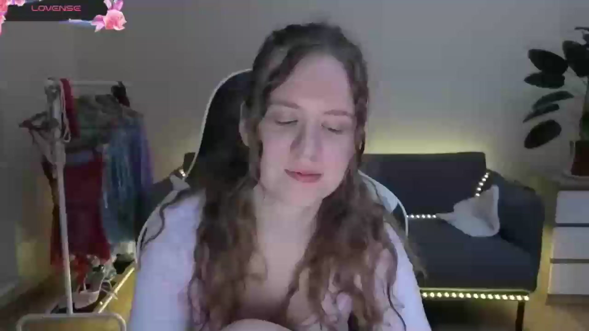Gallery image thumbnail from BlueFlowerr's myfreecams stream on, 07/04/2026, 17:33 image 17 of 20