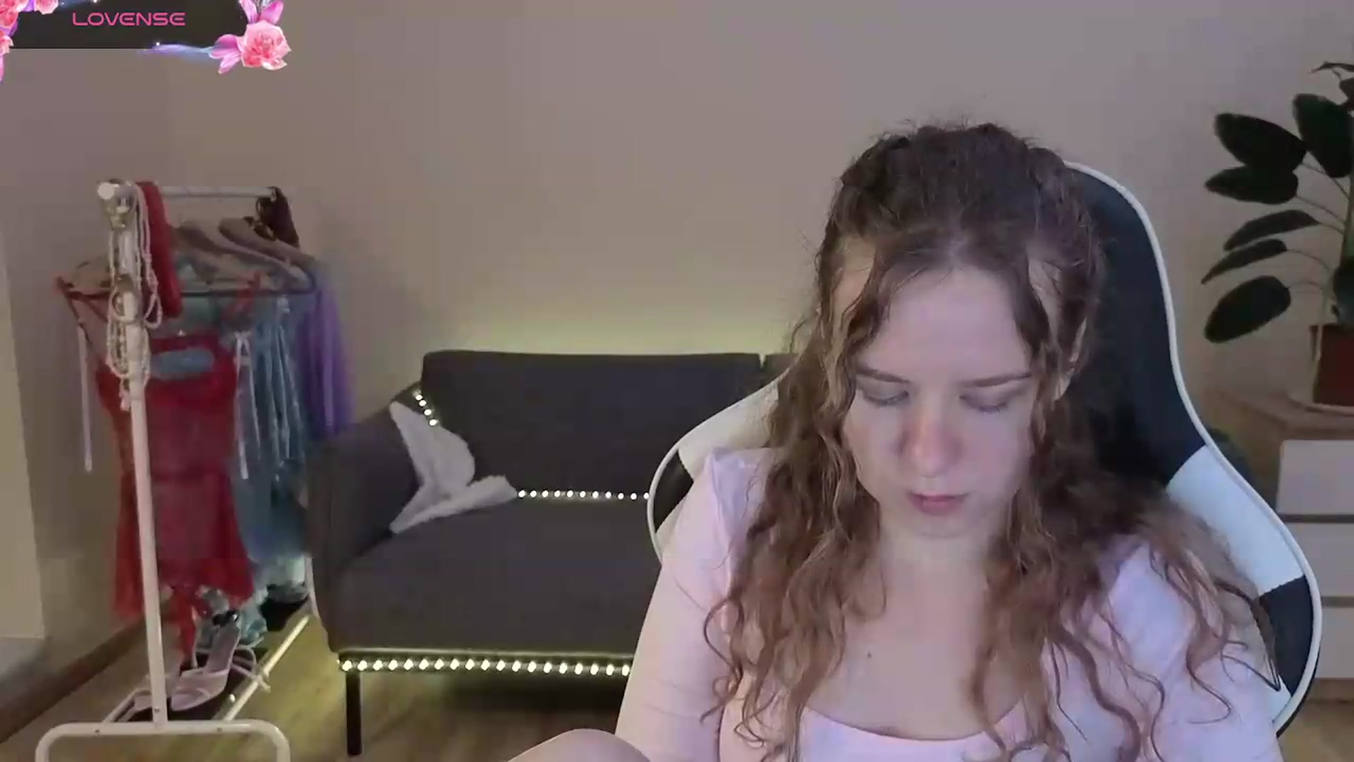 Gallery image thumbnail from BlueFlowerr's myfreecams stream on, 07/04/2026, 17:33 image 19 of 20