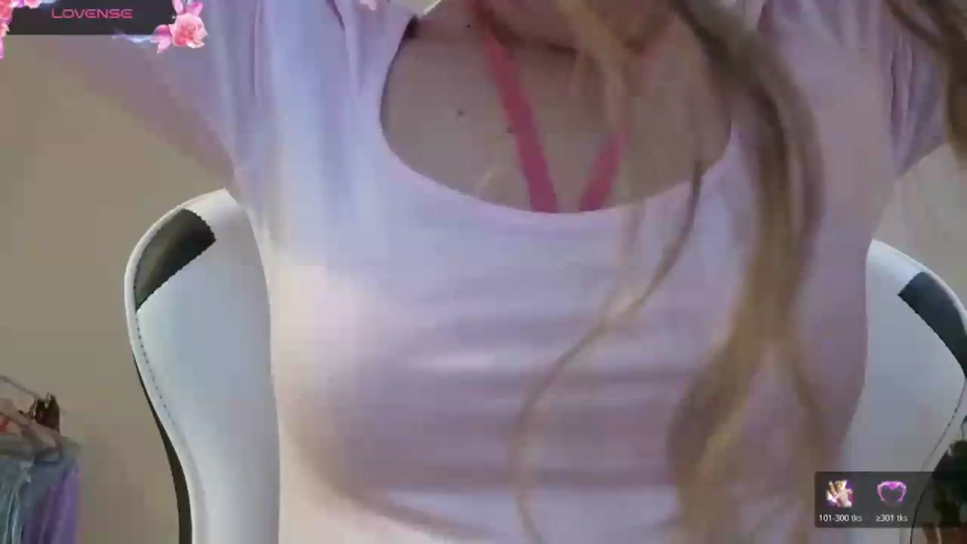 Gallery image thumbnail from BlueFlowerr's myfreecams stream on, 07/04/2026, 18:17 image 9 of 20