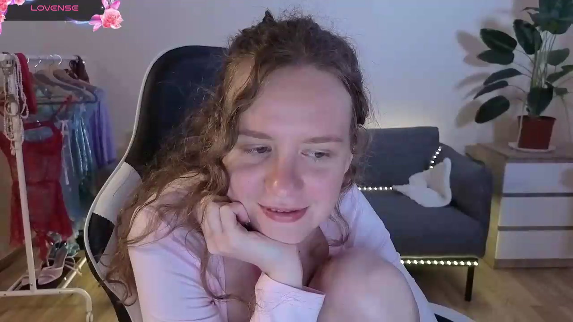 Gallery image thumbnail from BlueFlowerr's myfreecams stream on, 07/04/2026, 23:11 image 13 of 20