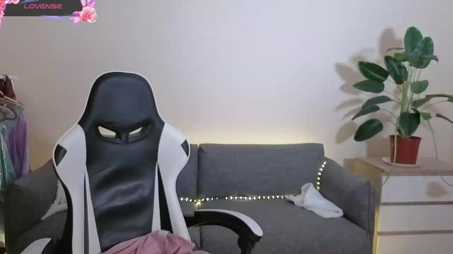 Gallery image thumbnail from BlueFlowerr's myfreecams stream on, 07/05/2026, 17:38 image 17 of 20