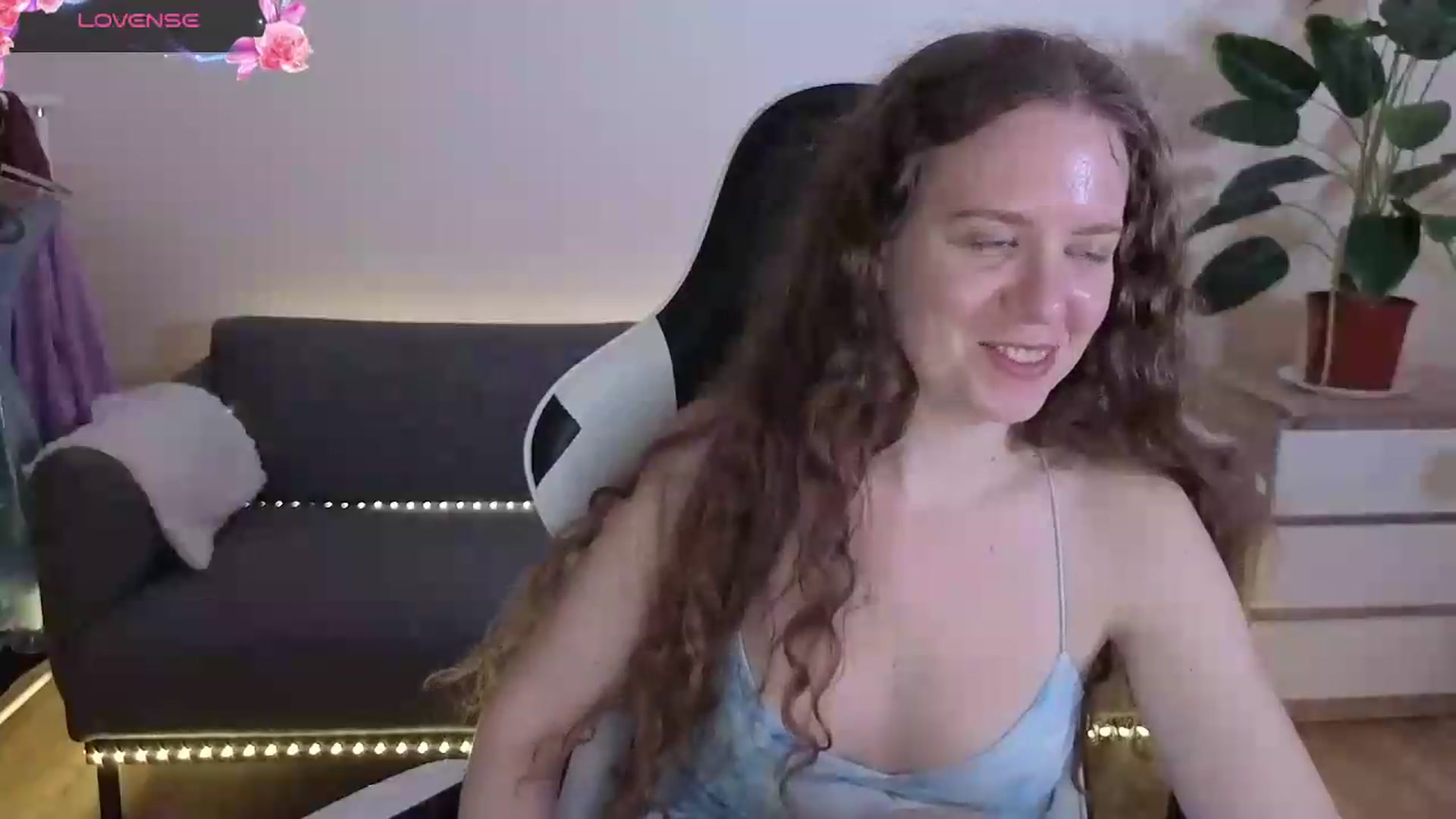 Gallery image thumbnail from BlueFlowerr's myfreecams stream on, 07/06/2026, 16:17 image 18 of 20