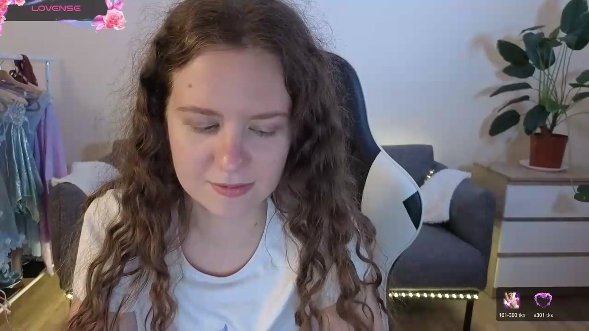 Gallery image thumbnail from BlueFlowerr's myfreecams stream on, 07/08/2026, 22:56 image 18 of 20