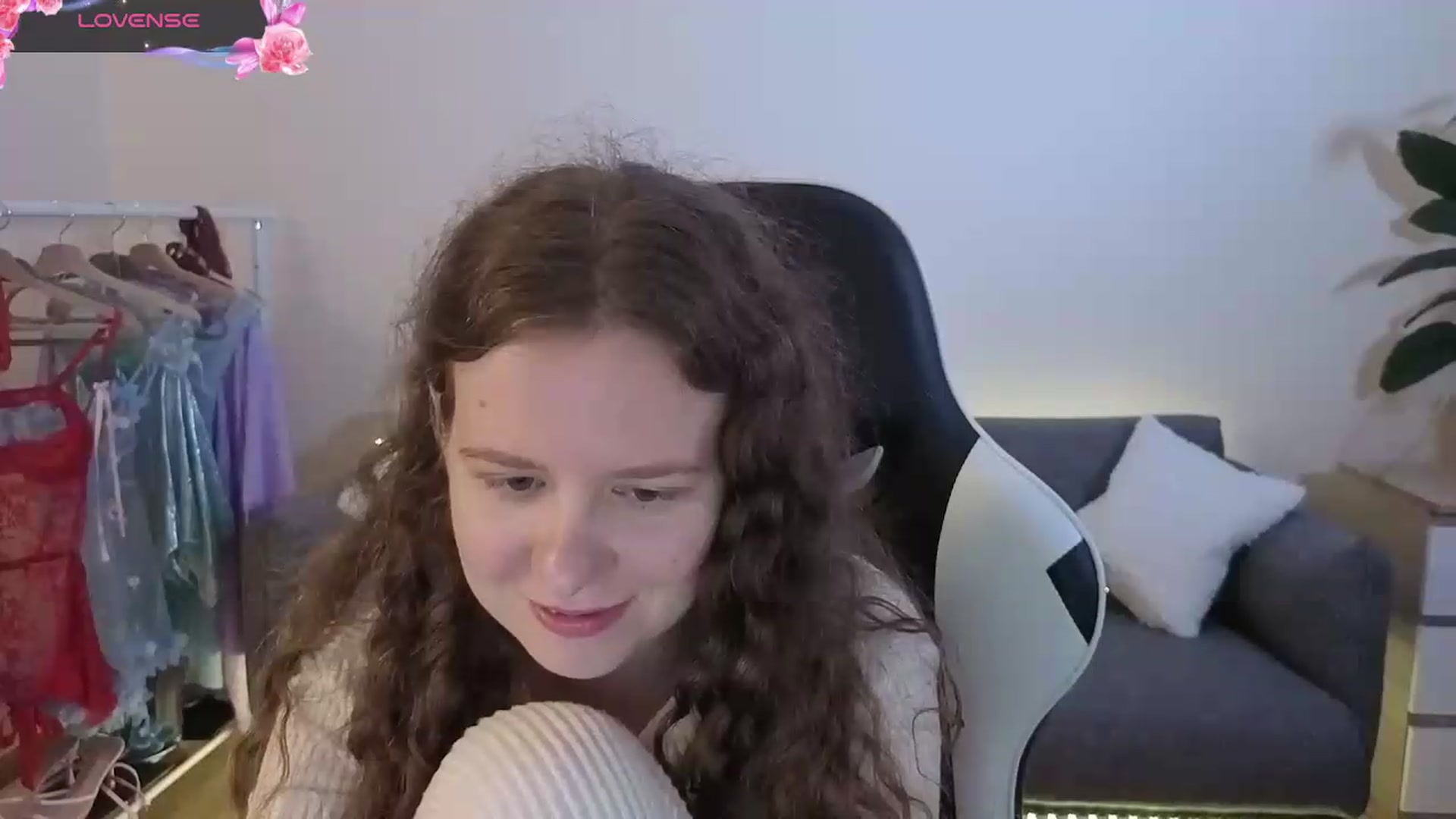 Gallery image thumbnail from BlueFlowerr's myfreecams stream on, 07/11/2026, 22:45 image 20 of 20