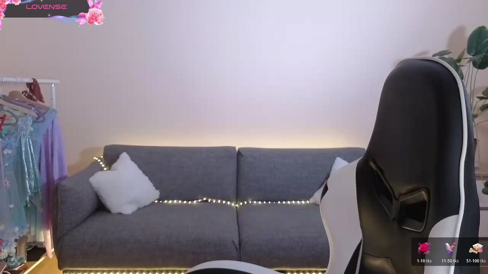 Gallery image thumbnail from BlueFlowerr's myfreecams stream on, 07/13/2026, 19:35 image 19 of 20