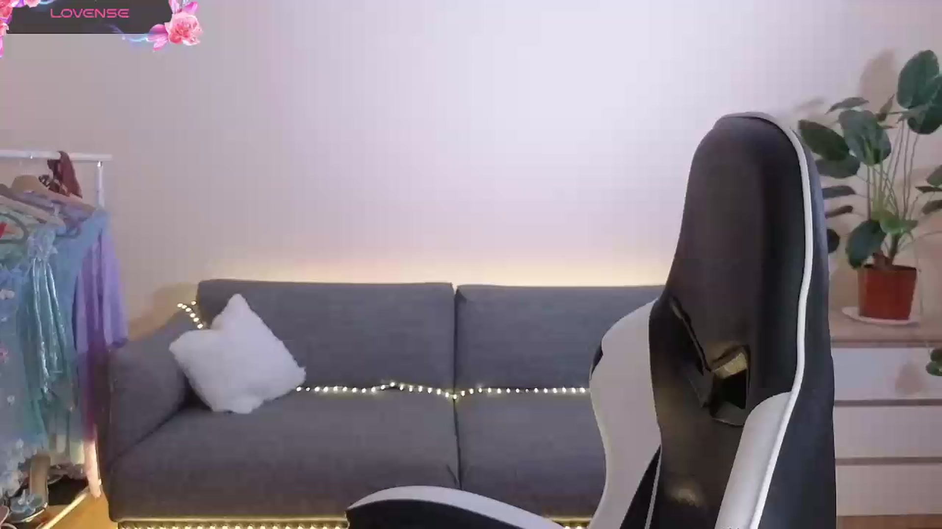 Gallery image thumbnail from BlueFlowerr's myfreecams stream on, 07/13/2026, 19:35 image 11 of 20