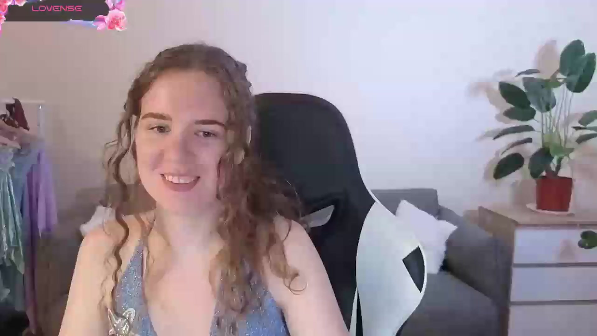 Gallery image thumbnail from BlueFlowerr's myfreecams stream on, 07/15/2026, 17:12 image 15 of 20
