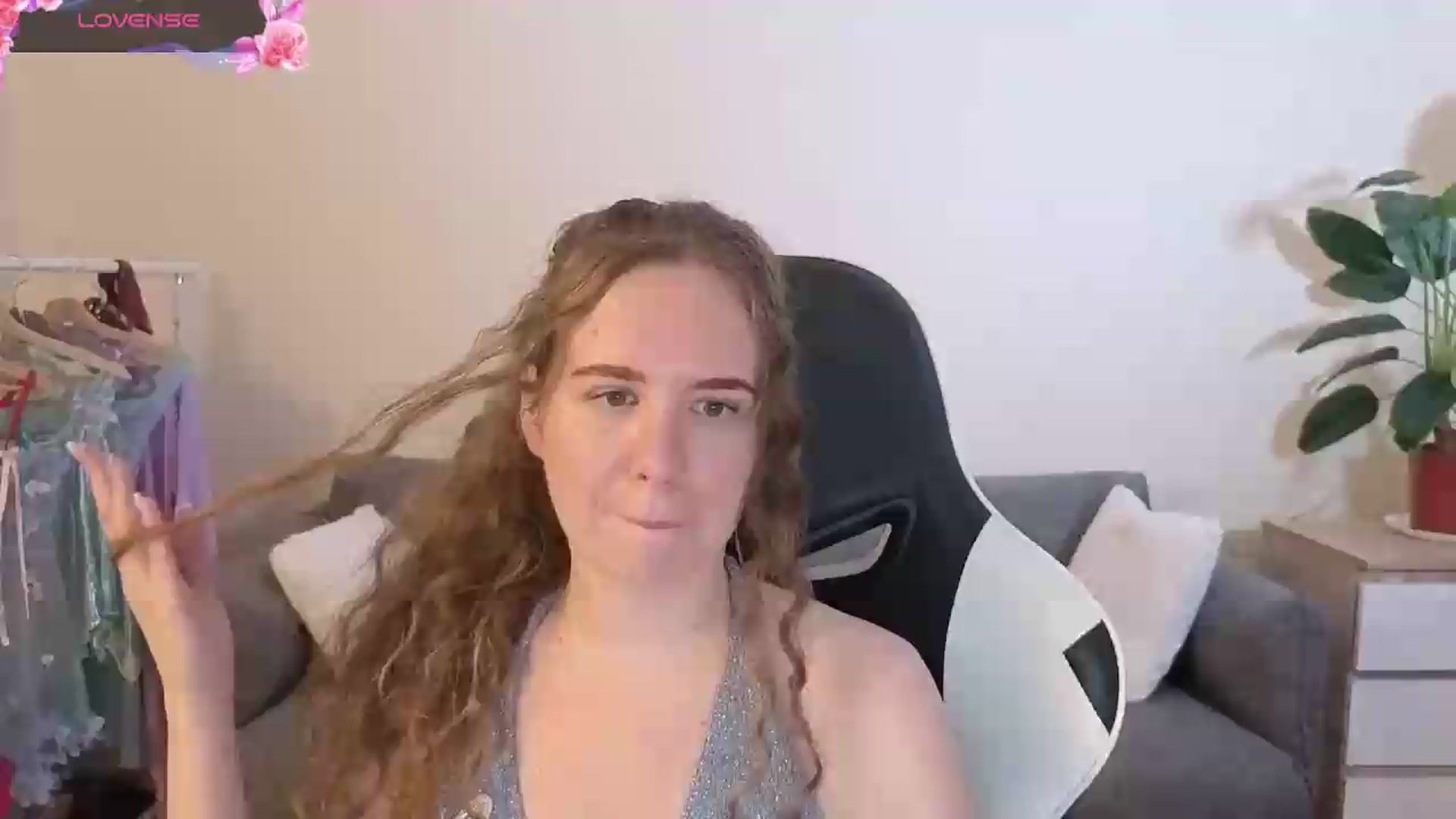 Gallery image thumbnail from BlueFlowerr's myfreecams stream on, 07/15/2026, 23:34 image 11 of 20