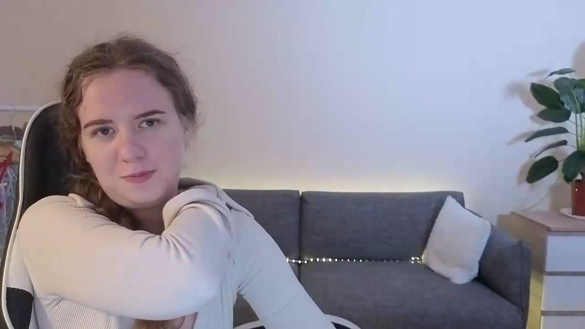 Gallery image thumbnail from BlueFlowerr's myfreecams stream on, 07/16/2026, 18:31 image 19 of 20