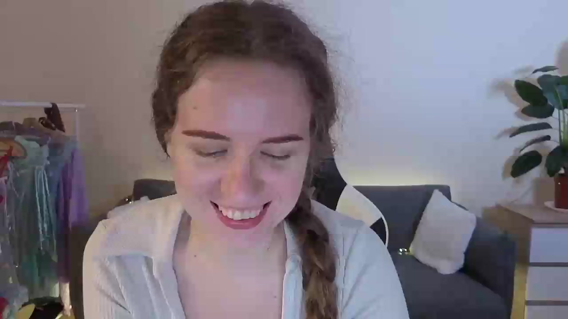 Gallery image thumbnail from BlueFlowerr's myfreecams stream on, 07/16/2026, 18:31 image 5 of 20