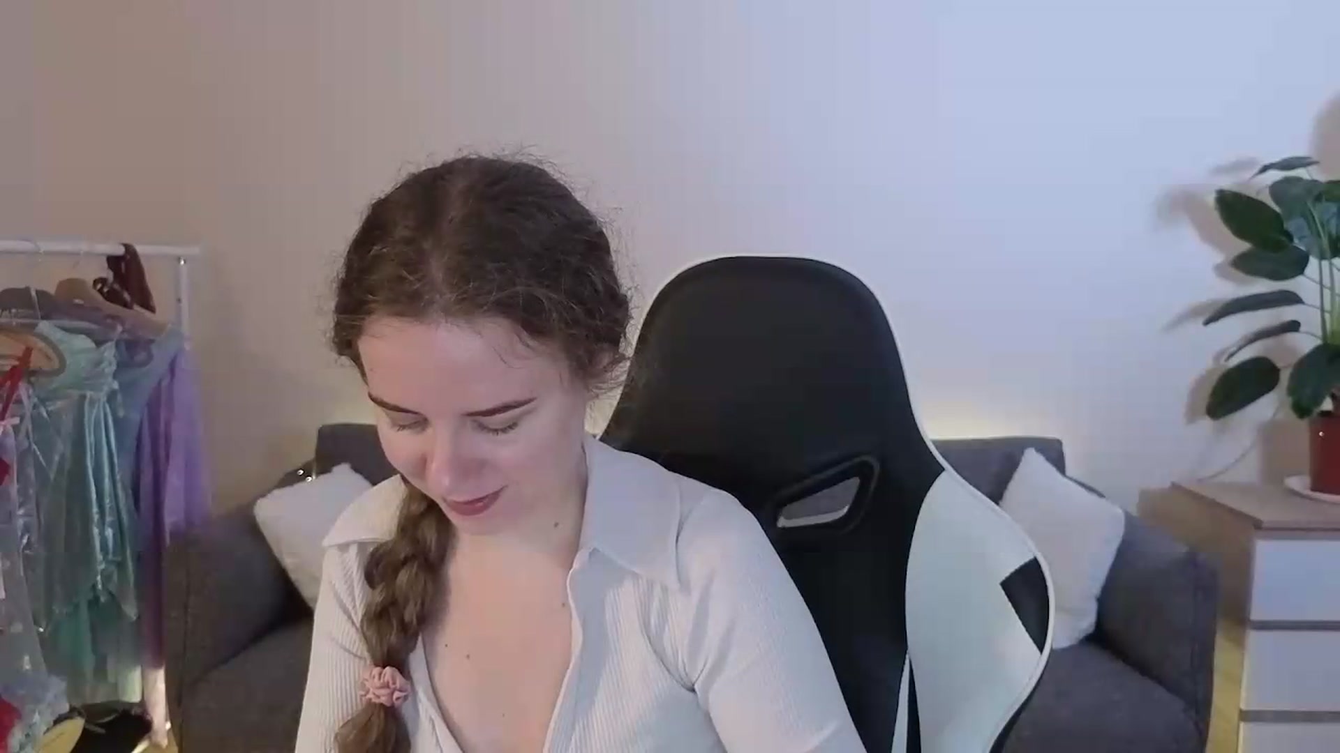 Gallery image thumbnail from BlueFlowerr's myfreecams stream on, 07/16/2026, 18:31 image 2 of 20