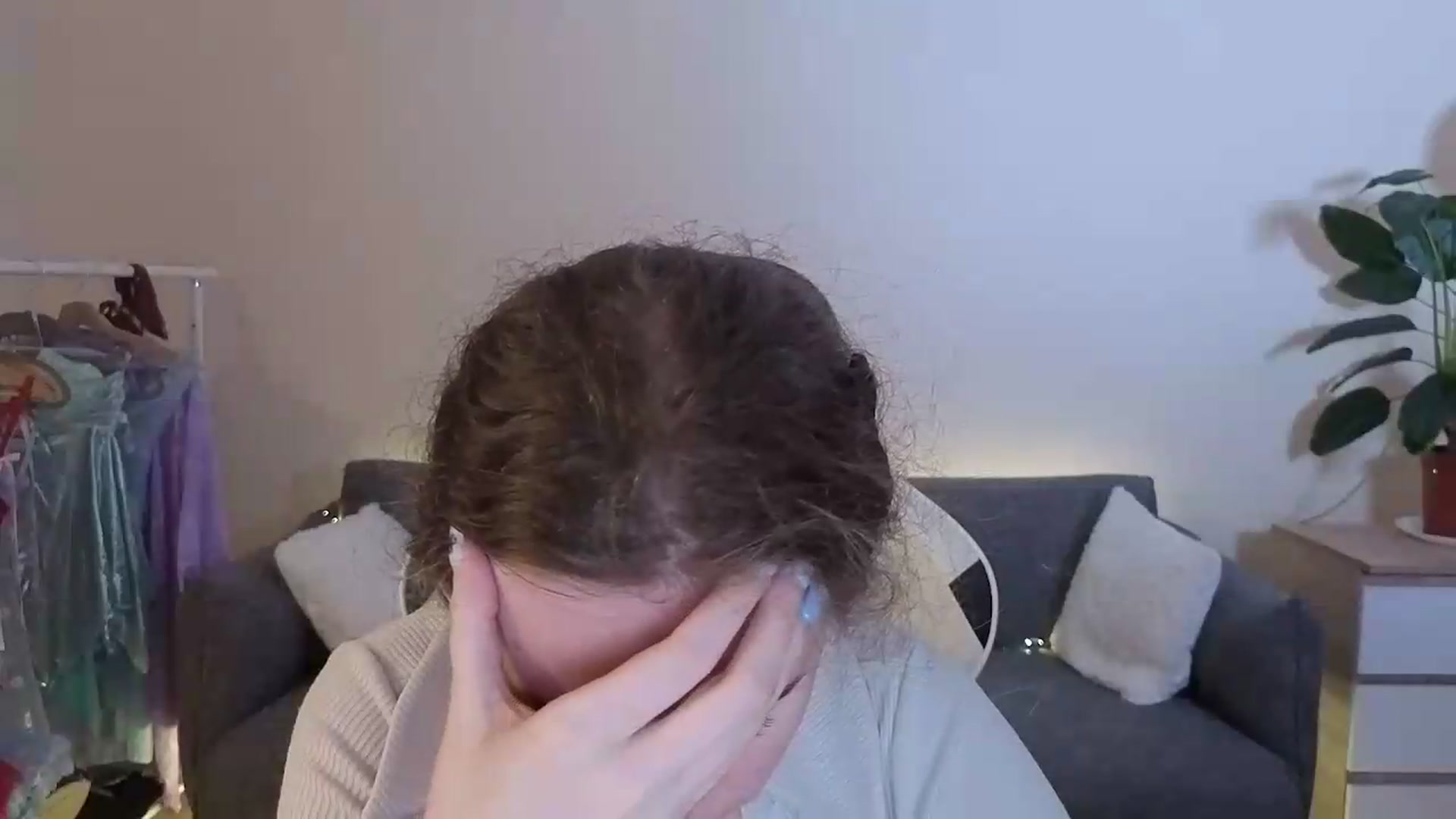 Gallery image thumbnail from BlueFlowerr's myfreecams stream on, 07/16/2026, 18:31 image 10 of 20