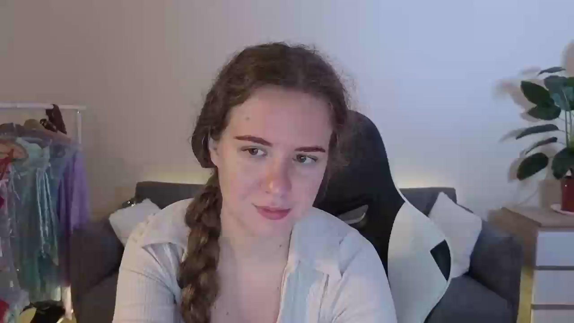Gallery image thumbnail from BlueFlowerr's myfreecams stream on, 07/16/2026, 18:31 image 1 of 20