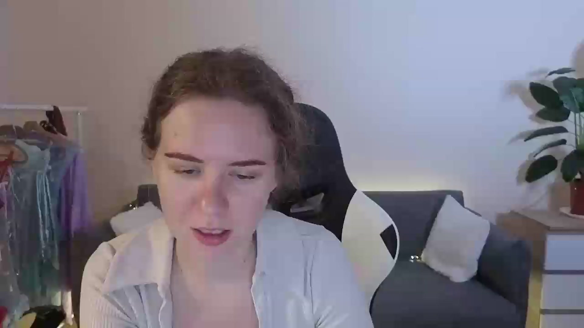 Gallery image thumbnail from BlueFlowerr's myfreecams stream on, 07/16/2026, 18:31 image 8 of 20