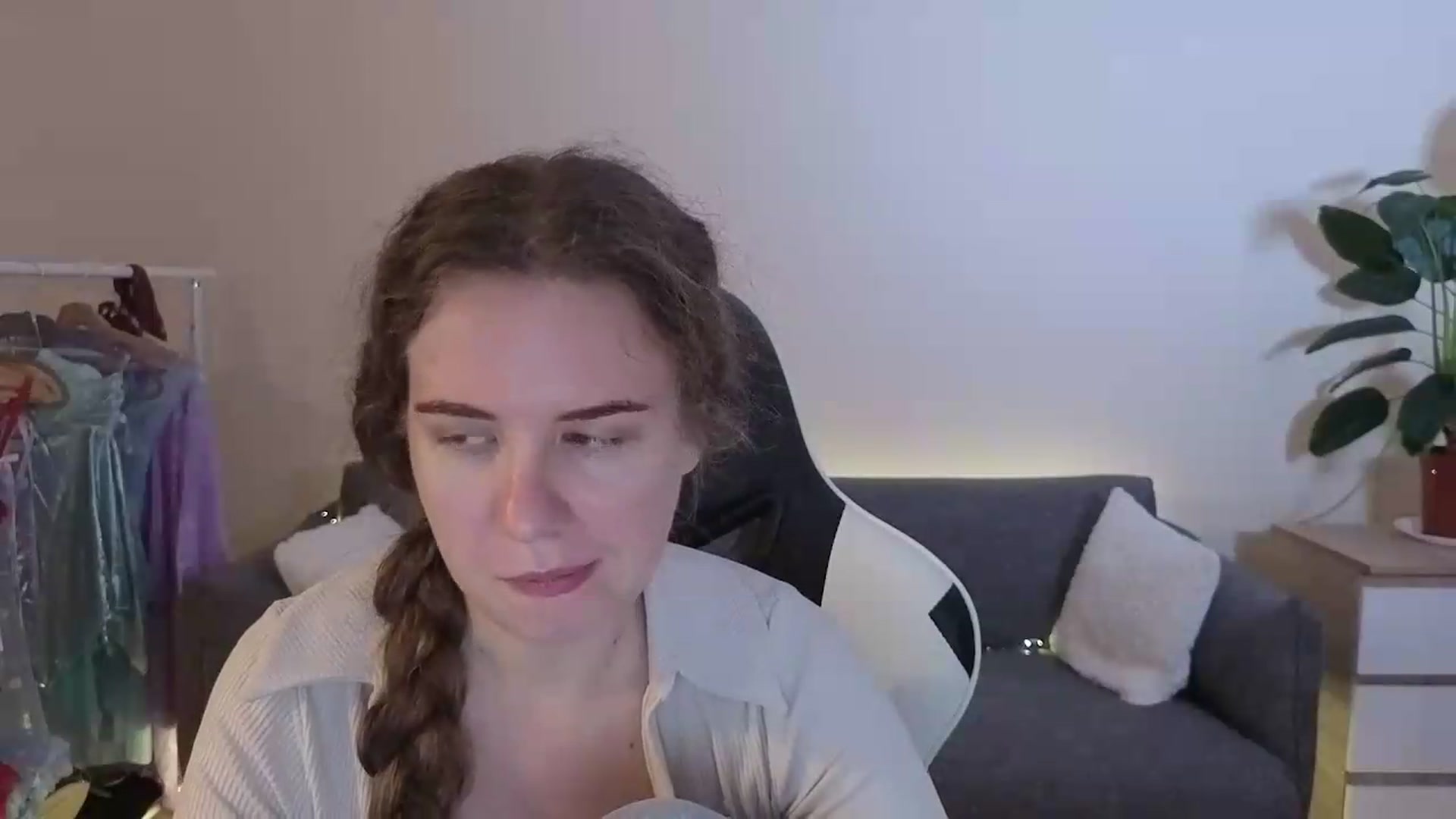 Gallery image thumbnail from BlueFlowerr's myfreecams stream on, 07/16/2026, 18:31 image 4 of 20