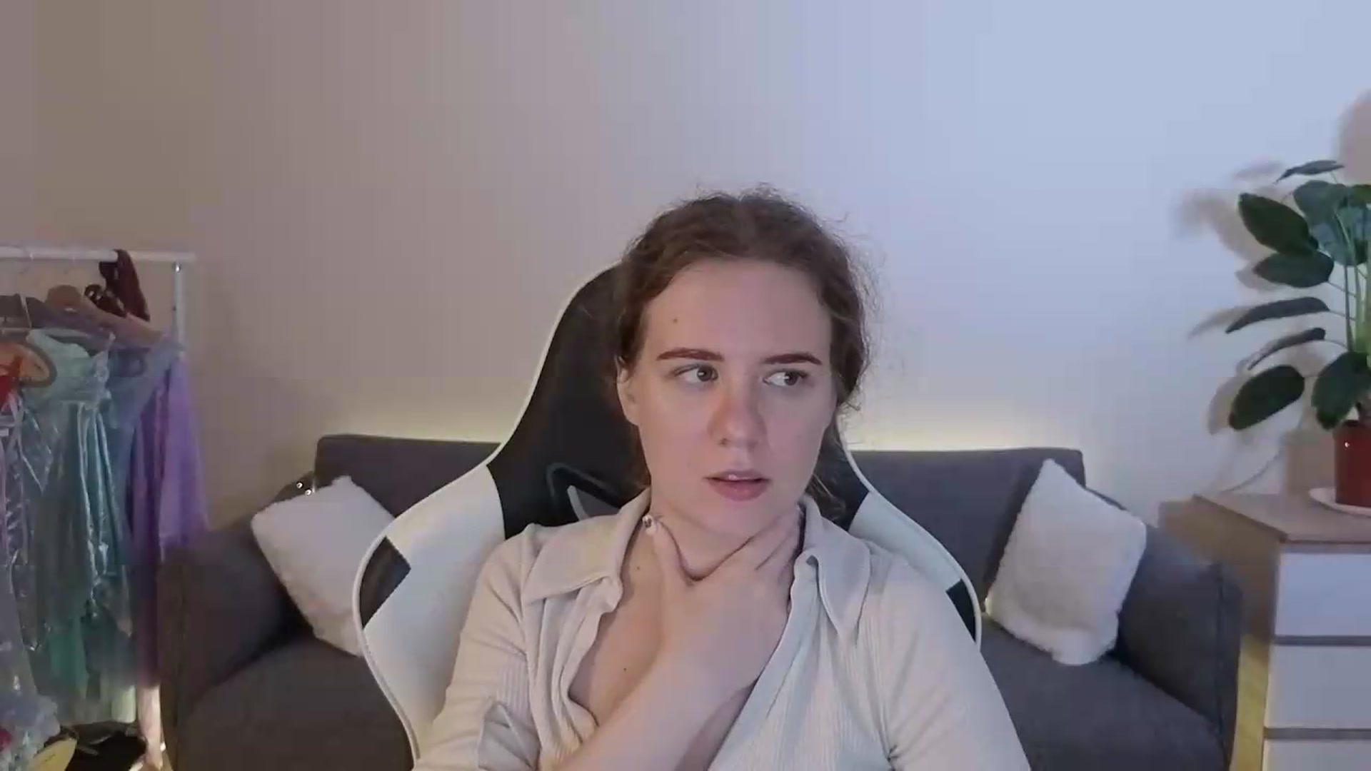 Gallery image thumbnail from BlueFlowerr's myfreecams stream on, 07/16/2026, 20:51 image 4 of 20