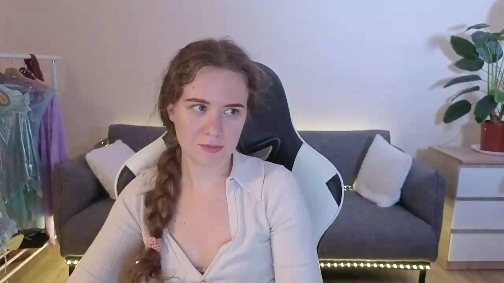 Gallery image thumbnail from BlueFlowerr's myfreecams stream on, 07/16/2026, 20:51 image 8 of 20