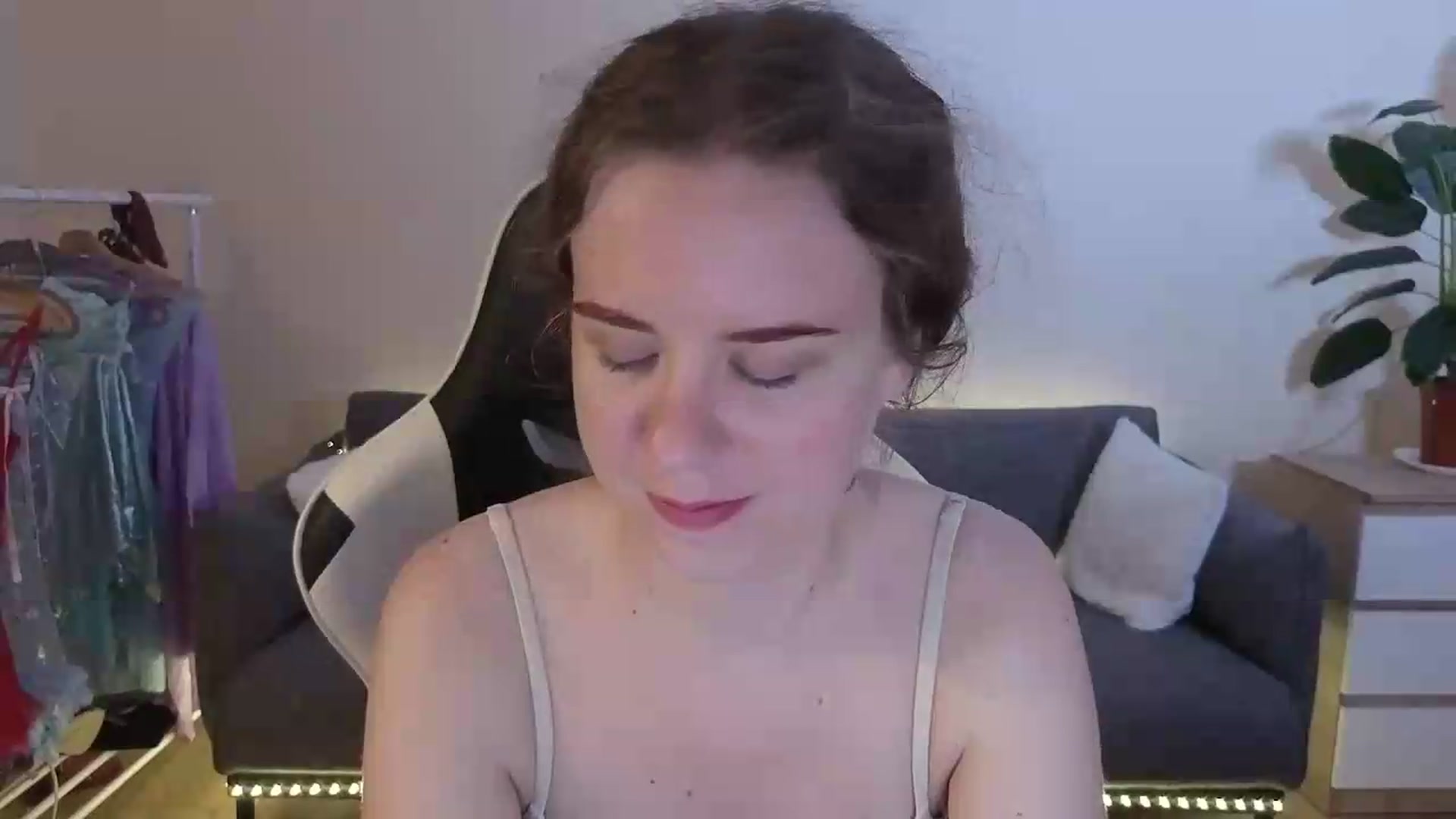 Gallery image thumbnail from BlueFlowerr's myfreecams stream on, 07/16/2026, 20:51 image 15 of 20
