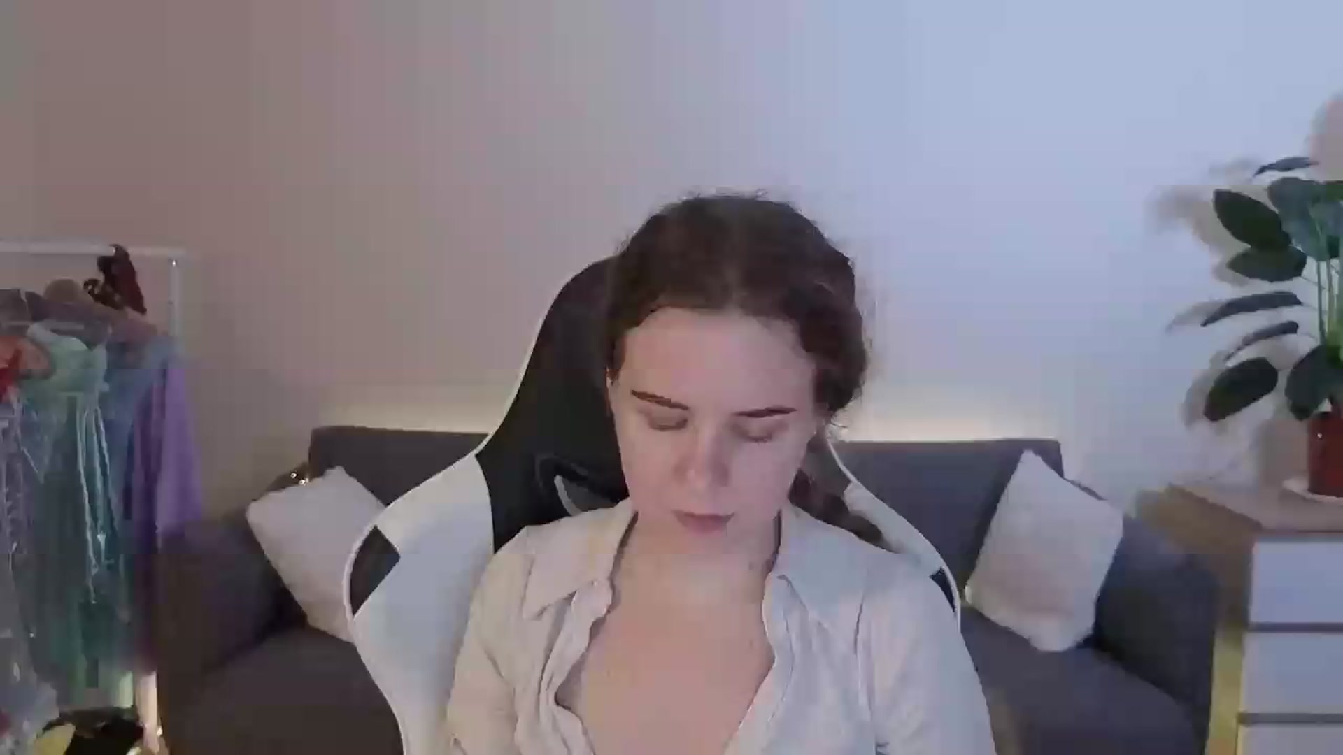 Gallery image thumbnail from BlueFlowerr's myfreecams stream on, 07/16/2026, 20:51 image 3 of 20