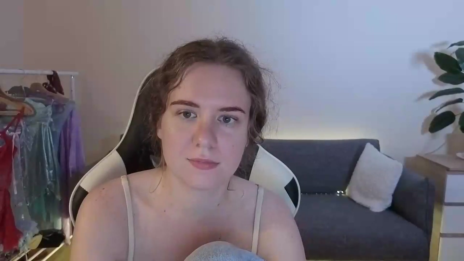 Gallery image thumbnail from BlueFlowerr's myfreecams stream on, 07/16/2026, 22:17 image 17 of 20