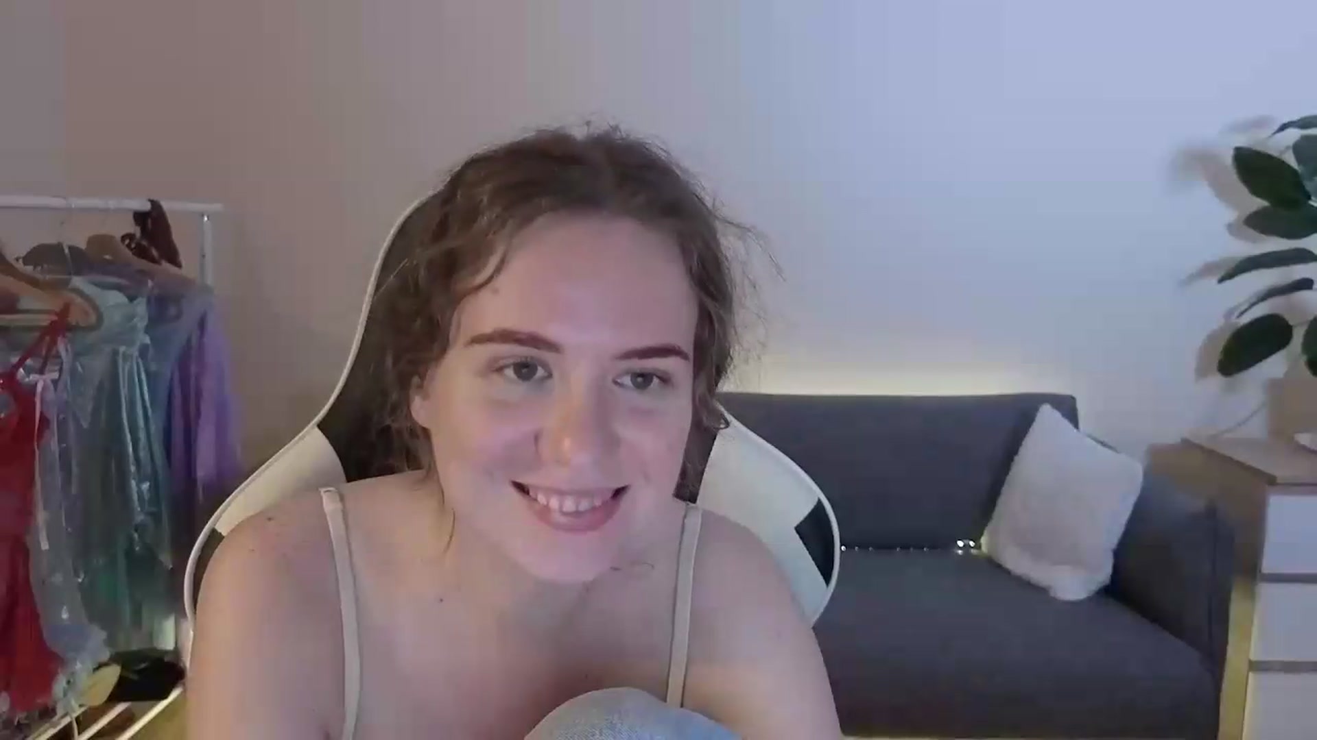 Gallery image thumbnail from BlueFlowerr's myfreecams stream on, 07/16/2026, 22:17 image 18 of 20