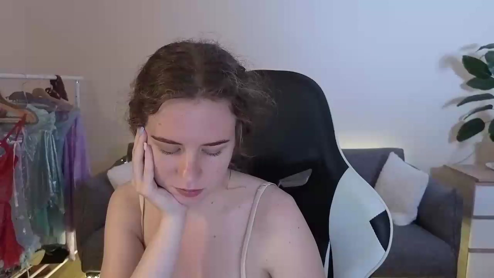Gallery image thumbnail from BlueFlowerr's myfreecams stream on, 07/16/2026, 22:17 image 2 of 20