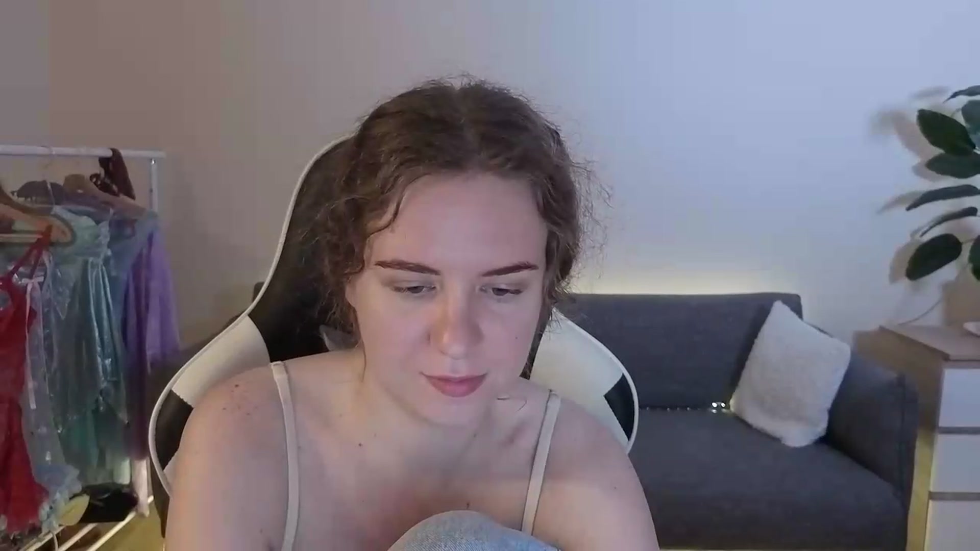 Gallery image thumbnail from BlueFlowerr's myfreecams stream on, 07/16/2026, 22:17 image 16 of 20
