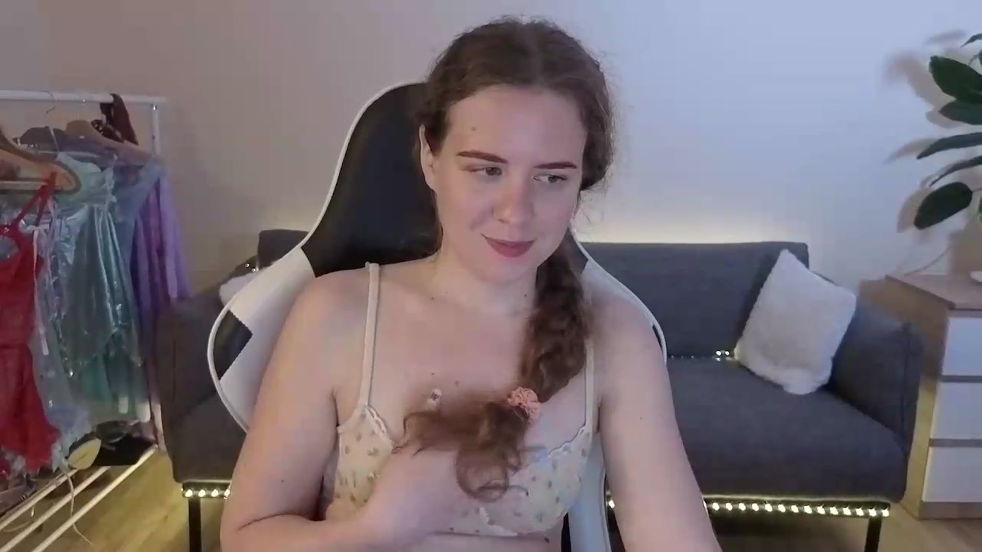 Gallery image thumbnail from BlueFlowerr's myfreecams stream on, 07/16/2026, 23:56 image 11 of 20