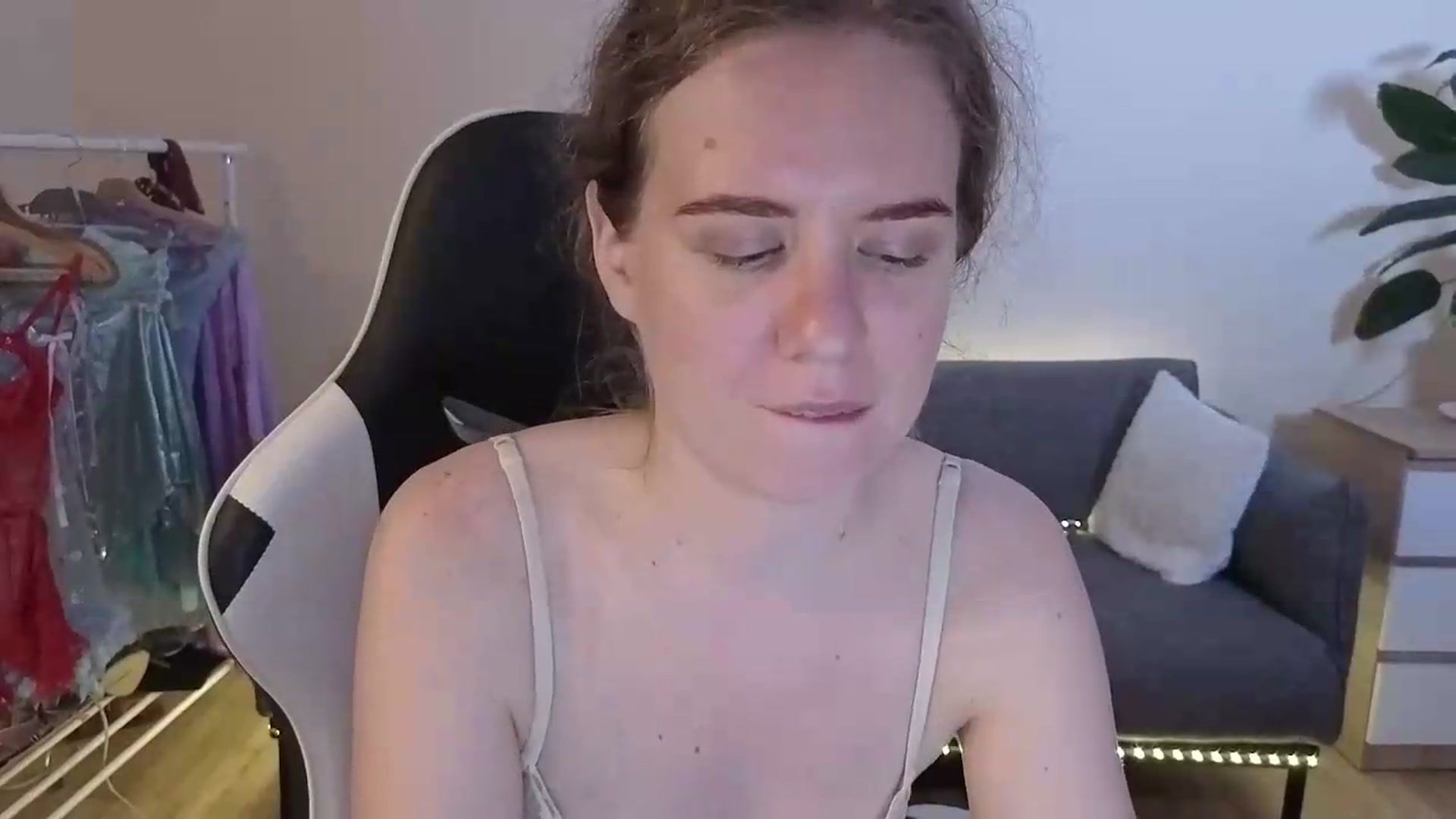 Gallery image thumbnail from BlueFlowerr's myfreecams stream on, 07/16/2026, 23:56 image 12 of 20