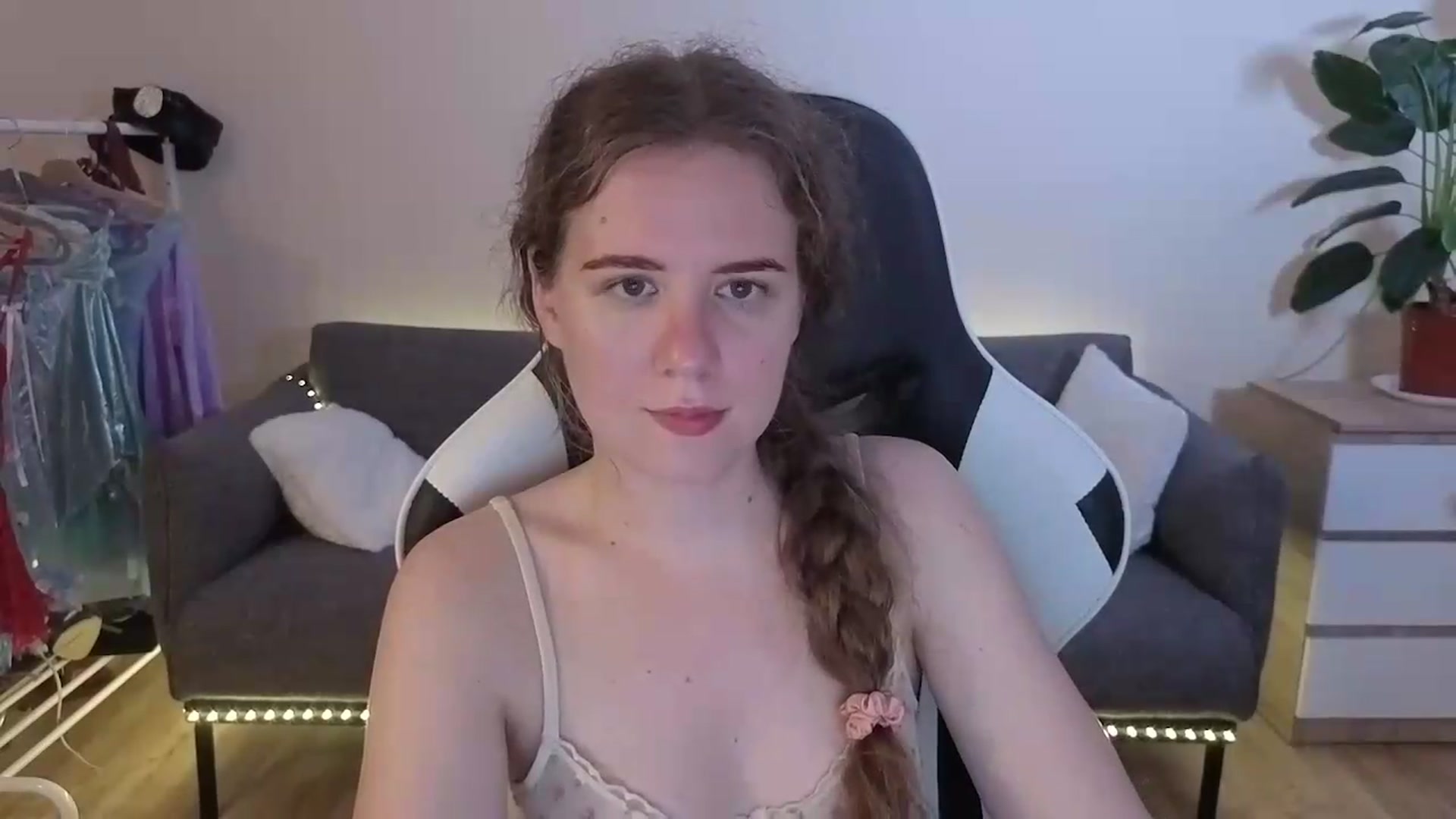 Gallery image thumbnail from BlueFlowerr's myfreecams stream on, 07/17/2026, 01:35 image 20 of 20