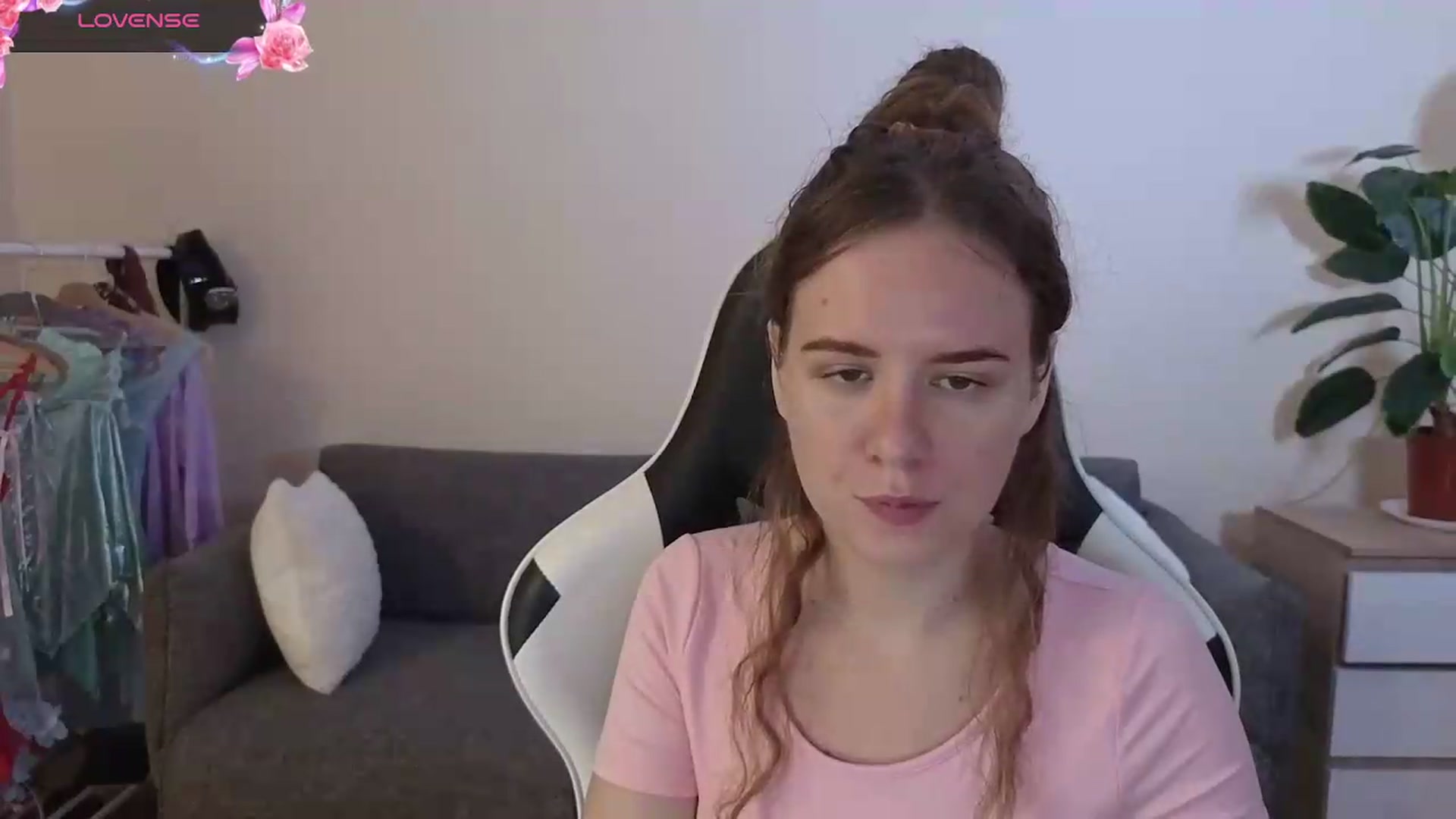 Gallery image thumbnail from BlueFlowerr's myfreecams stream on, 07/17/2026, 15:45 image 11 of 20