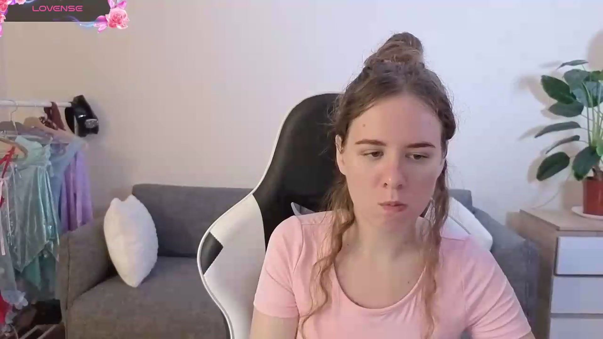 Gallery image thumbnail from BlueFlowerr's myfreecams stream on, 07/17/2026, 15:45 image 17 of 20
