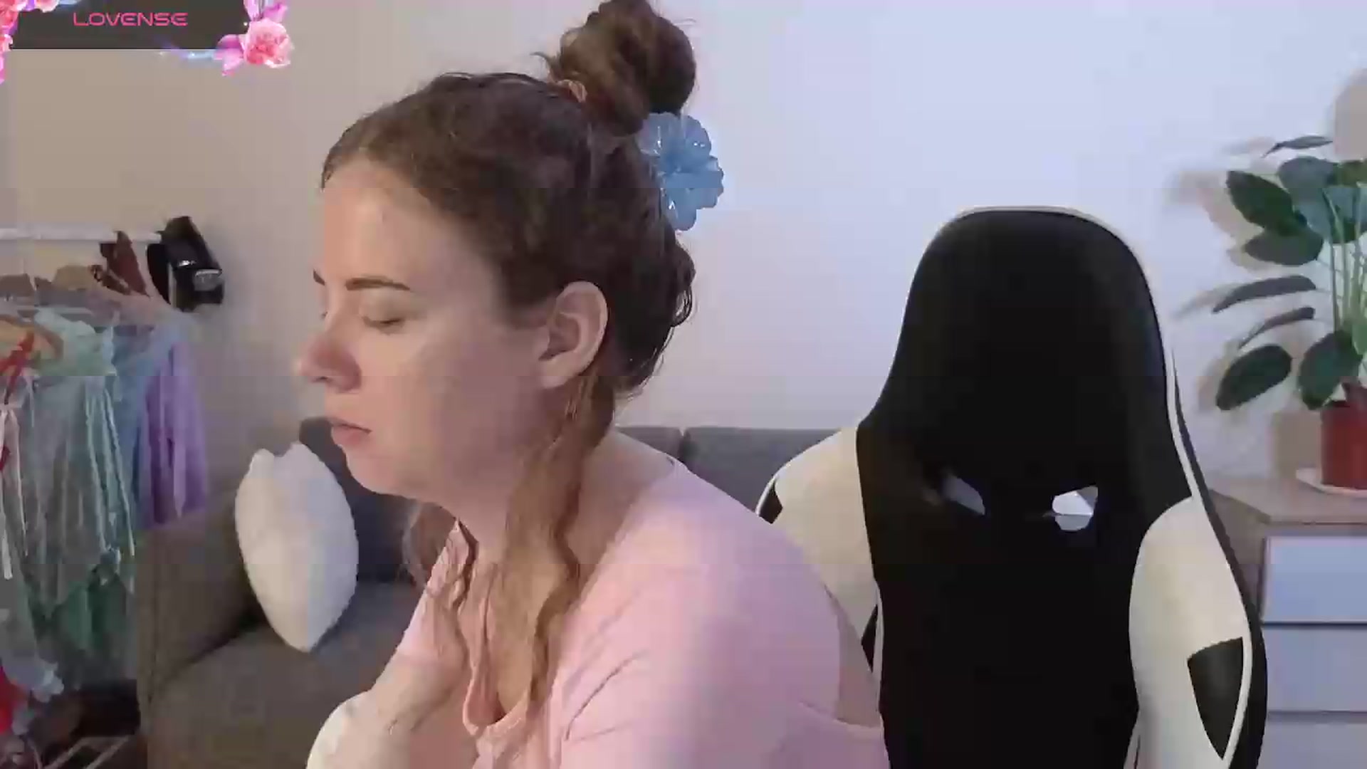 Gallery image thumbnail from BlueFlowerr's myfreecams stream on, 07/17/2026, 15:45 image 13 of 20
