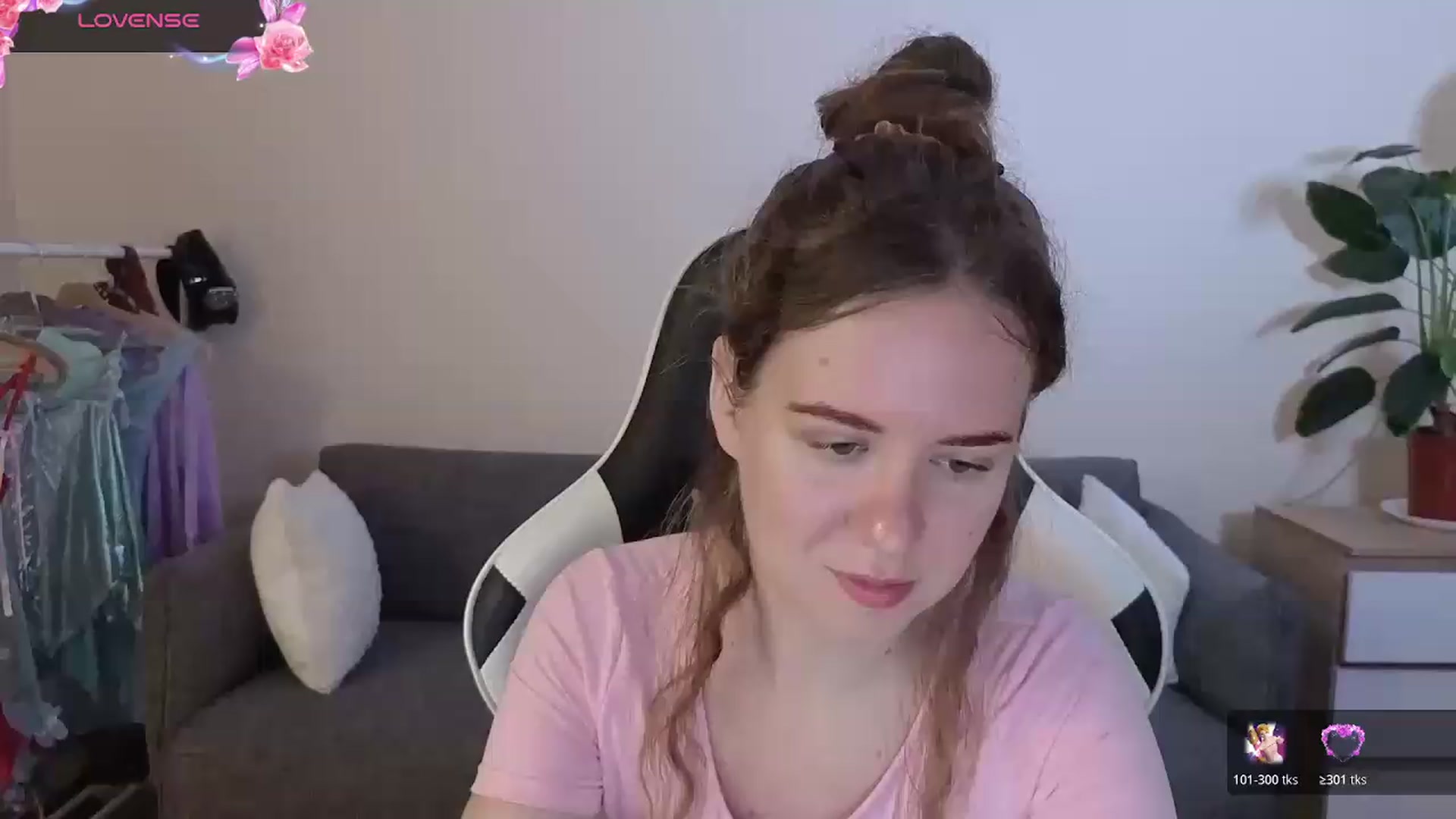 Gallery image thumbnail from BlueFlowerr's myfreecams stream on, 07/17/2026, 15:45 image 16 of 20