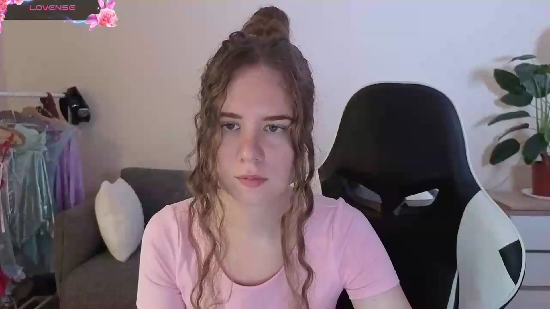 Gallery image thumbnail from BlueFlowerr's myfreecams stream on, 07/17/2026, 15:45 image 3 of 20