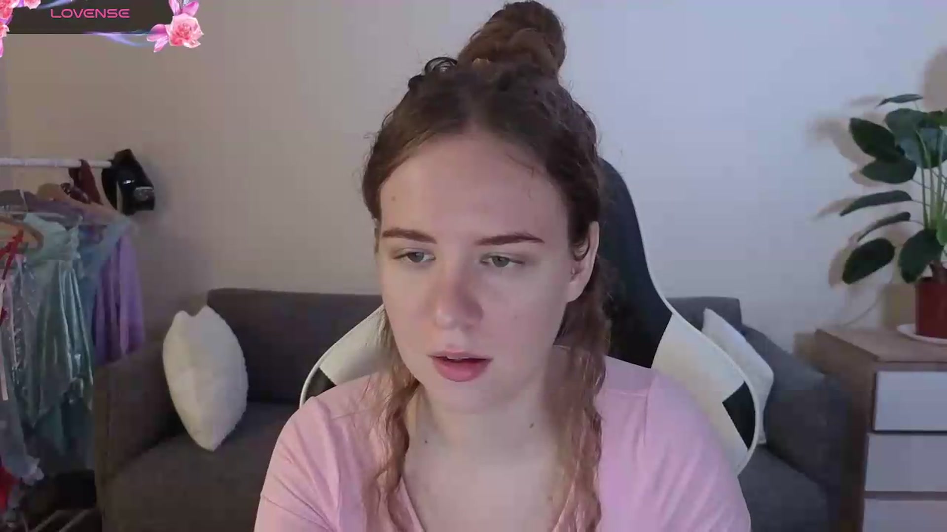 Gallery image thumbnail from BlueFlowerr's myfreecams stream on, 07/17/2026, 15:45 image 15 of 20