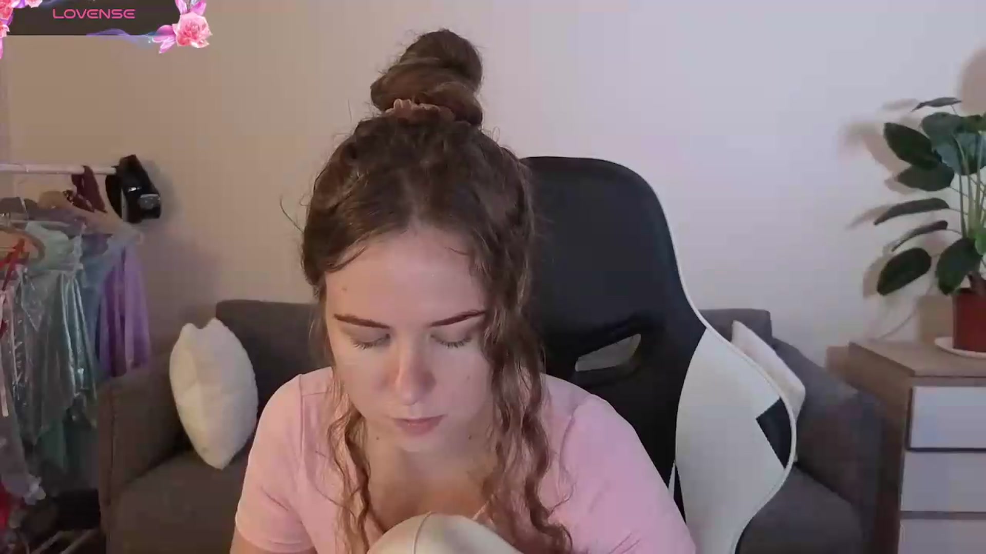 Gallery image thumbnail from BlueFlowerr's myfreecams stream on, 07/17/2026, 16:28 image 16 of 20