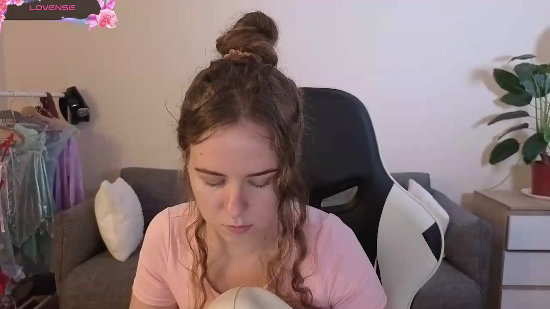 Gallery image thumbnail from BlueFlowerr's myfreecams stream on, 07/17/2026, 16:28 image 17 of 20