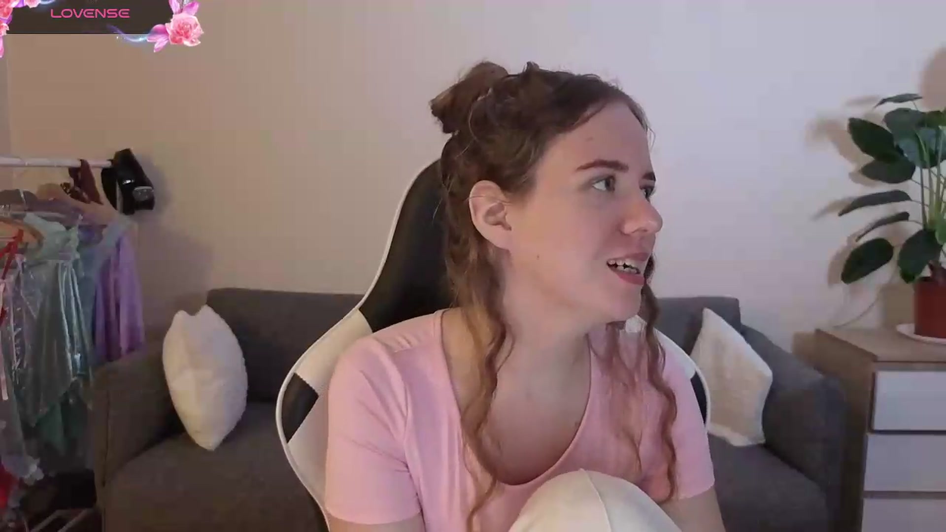 Gallery image thumbnail from BlueFlowerr's myfreecams stream on, 07/17/2026, 16:28 image 10 of 20