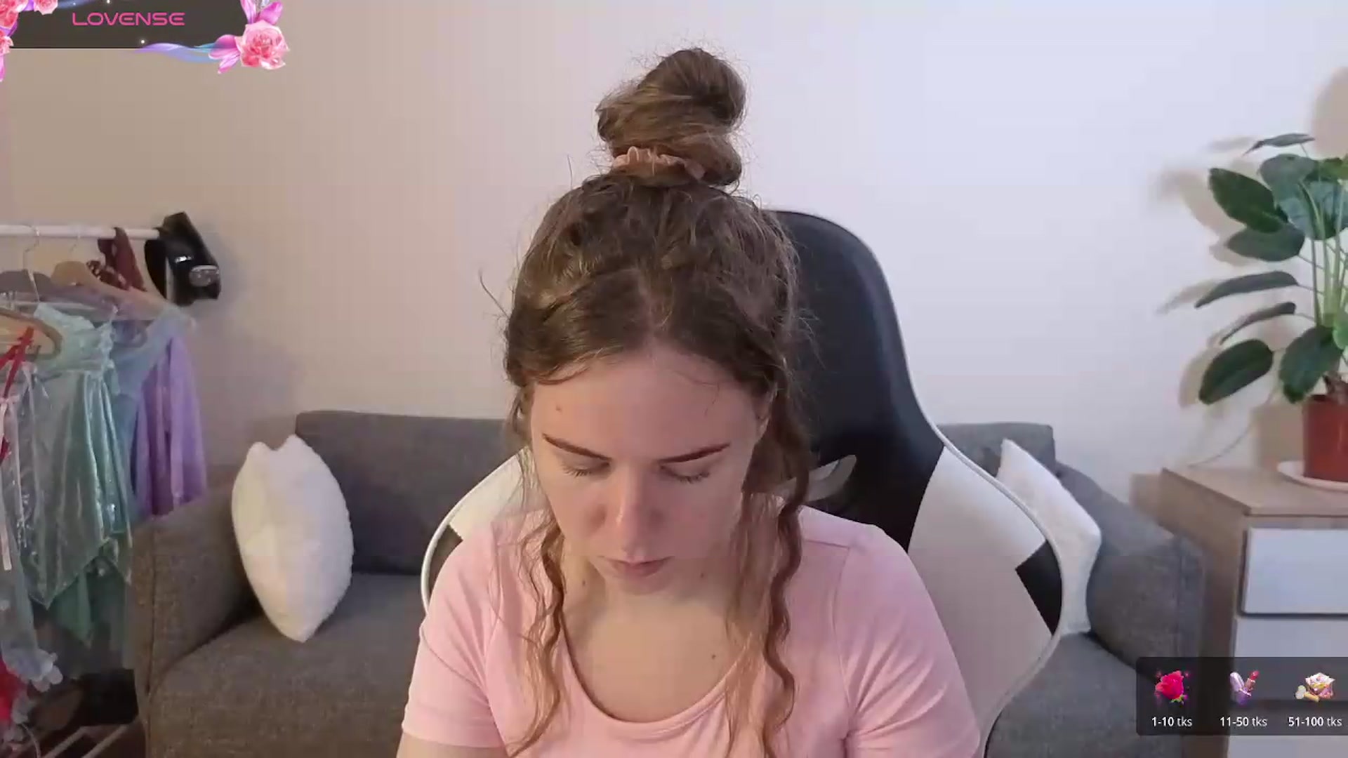 Gallery image thumbnail from BlueFlowerr's myfreecams stream on, 07/17/2026, 16:28 image 6 of 20